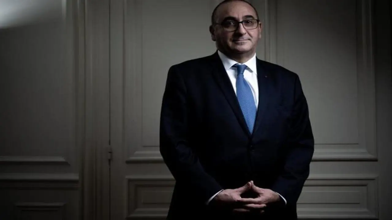 وزير الداخلية الفرنسي يربط استهداف بنك أوف أمريكا بتطورات الأزمة الإيرانية